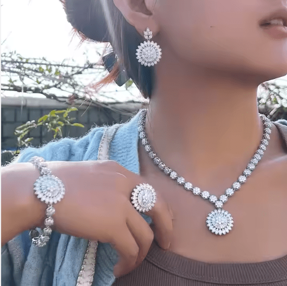 "Zircon Jewelry Set © – Elegant Necklace, Earrings & Bracelet with Sparkling Stones"